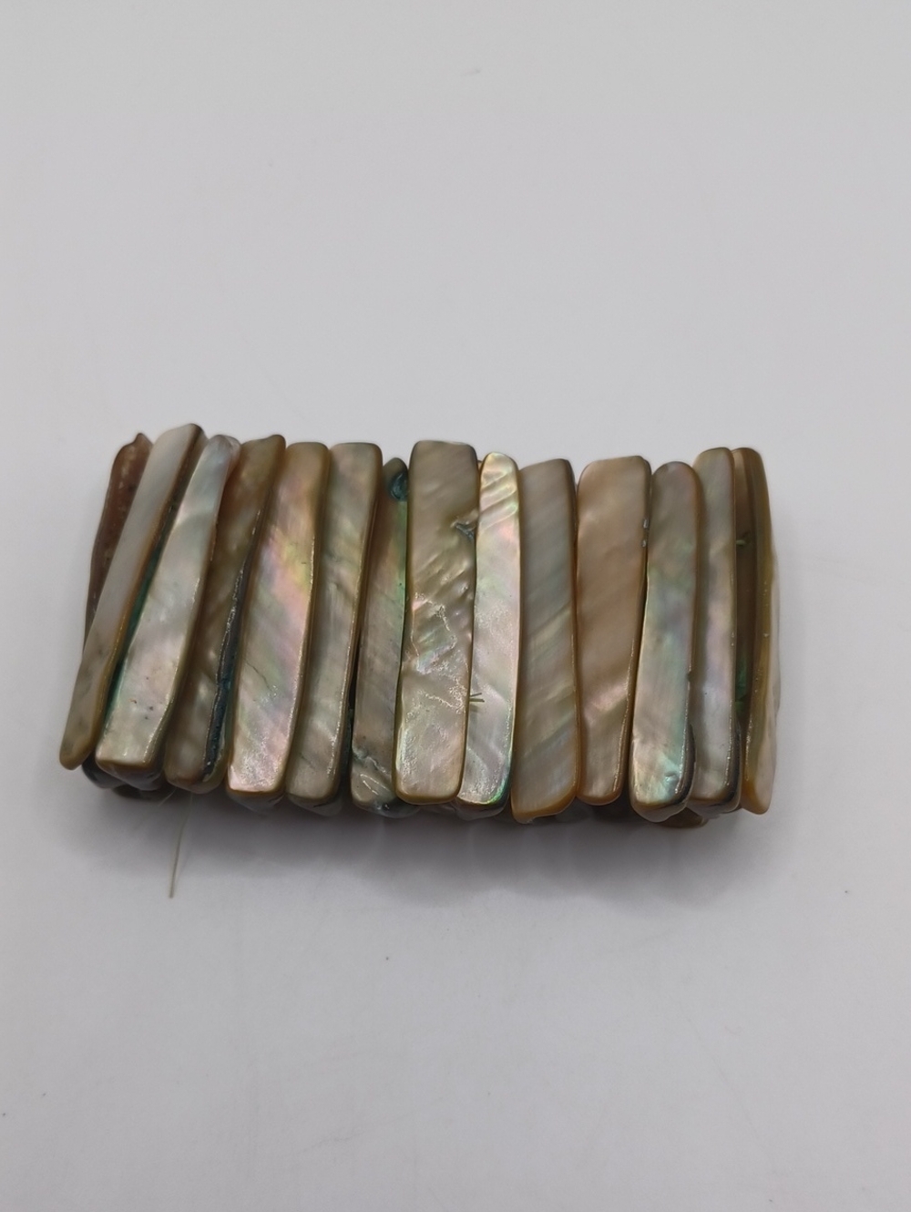 Iredescent Tan Shell Stretch Bracelet - Picture 3 of 6